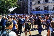 Trabajadores del Astillero marcharon a Gobernación y complican las cosas para Kicillof