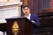Desde un atril y con agudas críticas al modelo Milei, Kicillof inauguró las Sesiones Ordinarias en la Legislatura