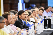 Kicillof busca armar un frente común contra Milei, pero los intendentes vienen con reclamos propios
