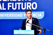 En modo candidato: Kicillof habló de frenar a Milei y pidió “nuevas canciones”