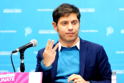 Kicillof fustigó a Milei con un largo comunicado en las redes y palitos al "Adornigate"