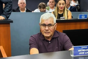 Explotó La Libertad Avanza en Ezeiza: echaron a un concejal por salir con críticas a Milei y Adorni