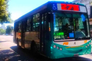 Al filo de la tragedia: colectivo rozó a una ciclista y por centímetros no la aplastó