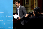 Tenso cruce con la prensa: Bianco admitió la crisis de IOMA y le bajó el precio al "Axel 2027"