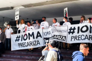 Médicos platenses acusan a Kicillof de usar a IOMA como el "sostén financiero" de la Provincia