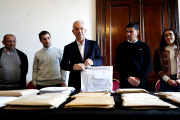 Alak sepulta 15 años de contrataciones directas en La Plata y abre la licitación para los servicios de barrido y zanjeo