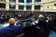 El peronismo bloqueó el recambio libertario en Diputados, y La Cámpora le robó una banca a Kicillof