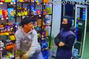 Se picó en Mar del Plata: comerciante echó y golpeó a un ladrón con una botella de vino