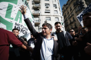 Kicillof se pone el traje de candidato y prepara una foto con músculo sindical en Chaco
