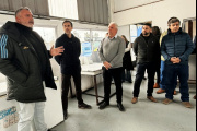 Petrecca llevó el "Programa Dibu" a Carlos Casares para apoyar a los clubes de barrio