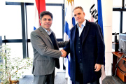 En modo candidato, Kicillof viajó a Montevideo y se mostró con presidente electo Yamandú Orsi