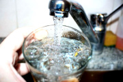 Alerta sanitaria por arsénico en el agua: químicos bonaerenses intiman a Vicente López, Ezeiza y General Rodríguez