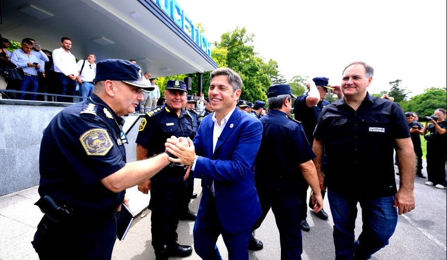 Kicillof encabezó un Congreso de Seguridad, reivindicó a la Policía y pactó un acuerdo con municipios
