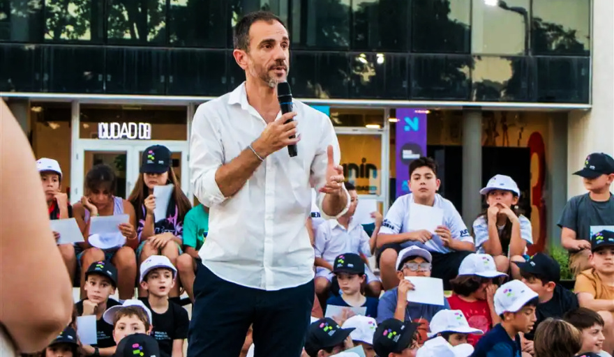 Petrecca marca la distancia con los libertarios por las tasas municipales y los acusa de “puro marketing”