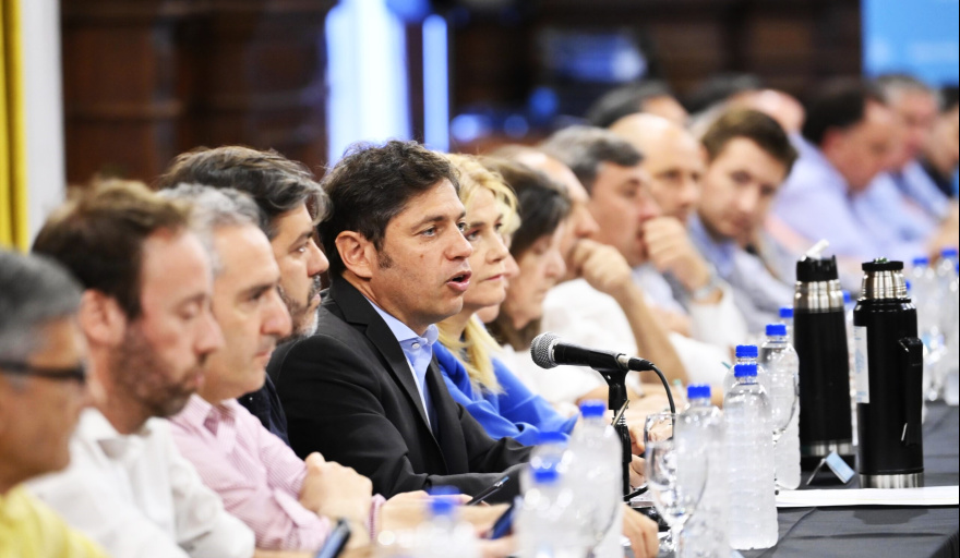 Kicillof busca armar un frente común contra Milei, pero los intendentes vienen con reclamos propios