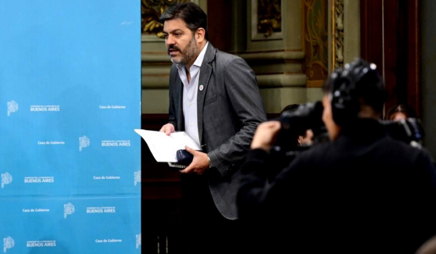 Tenso cruce con la prensa: Bianco admitió la crisis de IOMA y le bajó el precio al "Axel 2027"