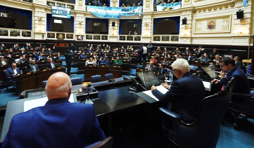 El peronismo bloqueó el recambio libertario en Diputados, y La Cámpora le robó una banca a Kicillof