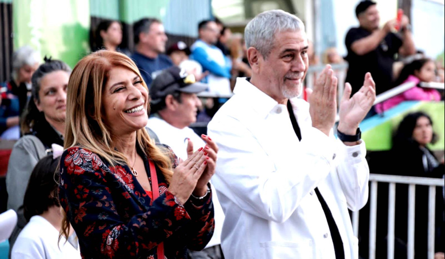 Renunció como intendente y la esposa lo acomodó como jefe de asesores: ¿la casta Ferraresi?