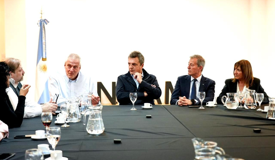 ¿En modo candidato?: con un fuerte mensaje político, Massa se reunió con rectores de Universidades
